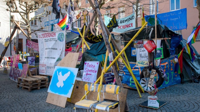 Augsburg: Das Augsburger Klimacamp auf einer Aufnahme aus dem März. Immer wieder geraten die Demonstranten mit der Stadtspitze aneinander.