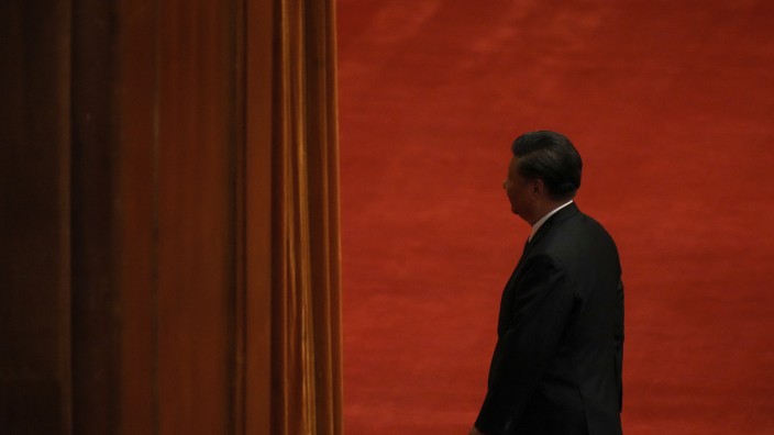 China und der Krieg: Hat Putin ihn getäuscht? Oder wusste Chinas Präsident Bescheid über Russlands Angriffsplan? Xi Jinping in der der Großen Halle des Volkes, Peking 2021.