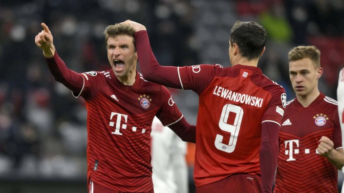 Bayern siegt 7:1 gegen Salzburg: Protagonisten: Thomas Müller (zwei Tore) und Robert Lewandowski (drei Tore) beim 7:1 gegen Salzburg.