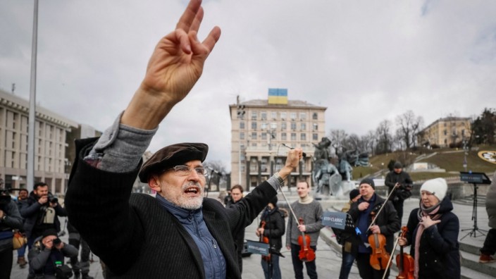 Konzert auf dem Maidan: Dirigent Herman Makarenko beim Konzert auf dem Maidan, dem zentralen Platz der ukrainischen Hauptstadt Kiew.
