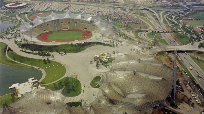 Serie "1972: Das Jahr, das bleibt", Folge 6: Fertig für die Welt: der Münchner Olympiapark mit dem Stadion im Jahr der Spiele 1972.