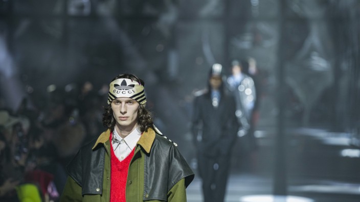Sportartikelhersteller: Gucci-Model auf der Fashion Week in Mailand: Erst vor wenigen Tagen hatte Adidas eine Partnerschaft mit der Modemarke bekanntgegeben.