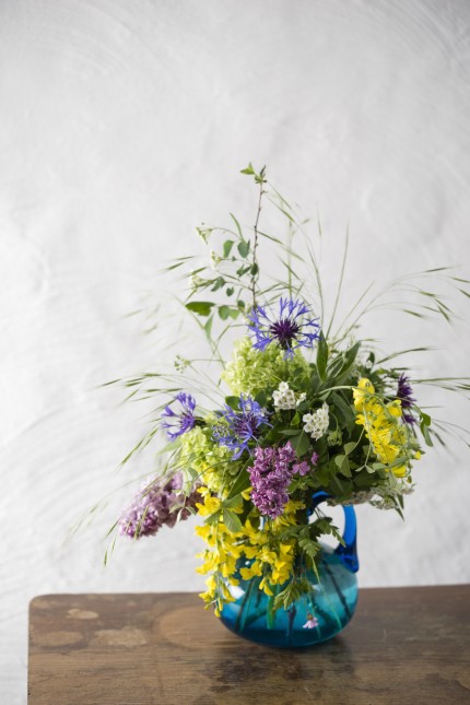 Bouquets: Bouquets can be varied over time by removing faded flowers and adding new ones.