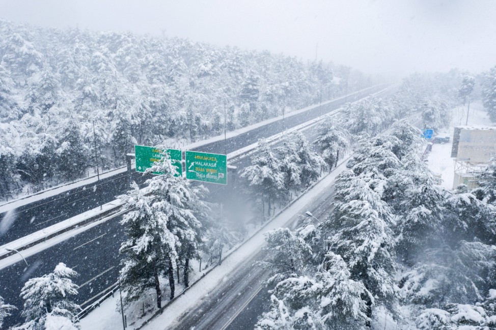 Griechenland - Starker Schneefall auf dem Autobahnabschnitt Athen - Lamia, Momentanaufnahme am Donnerstag, 10. März 202