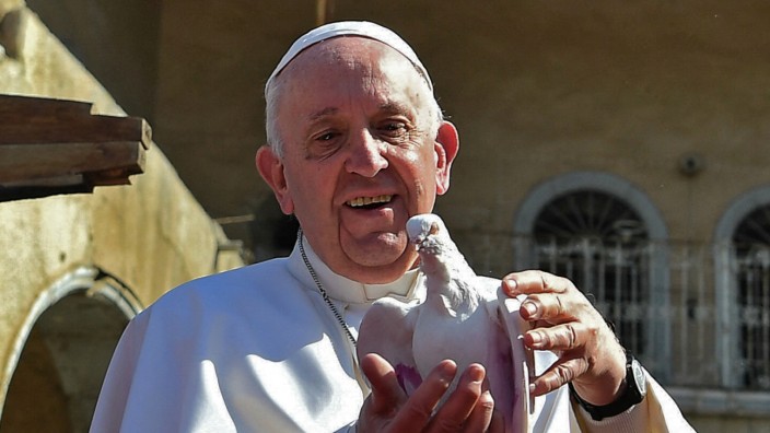 Krieg und Krisen: Mithilfe des Heiligen Geistes: Papst Franziskus im März 2021 in einer zerstörten katholischen Kirche im irakischen Mossul.
