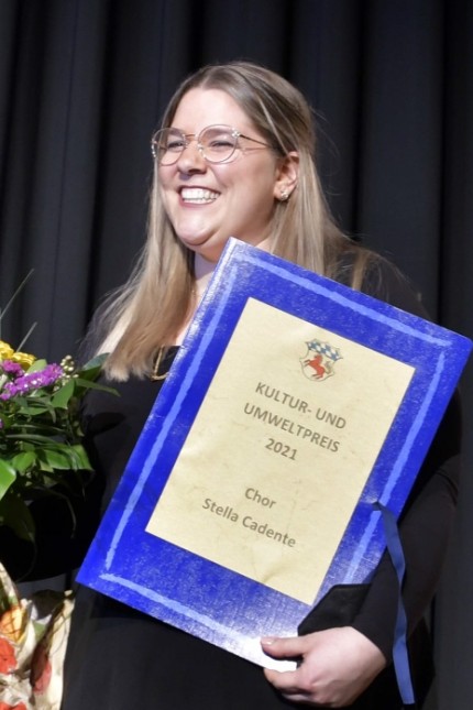 Kulturpreis des Landkreis Erding: Stellvertretend für den Kinder- und Jugendchor "Stella Cadente" nahm Feli Loidl die Auszeichnung entgegen.