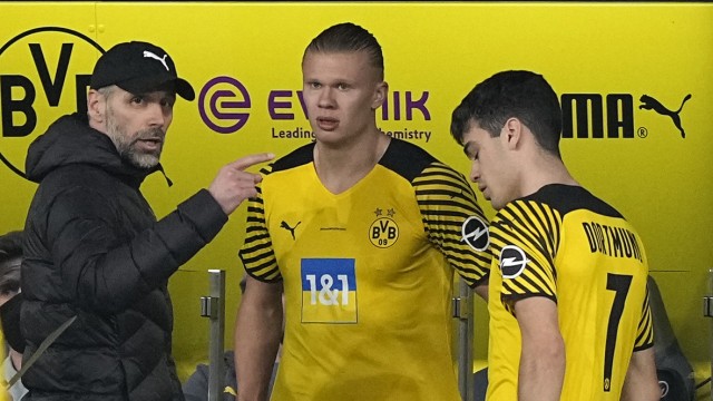 Borussia Dortmund: Dortmunds Trainer Marco Rose (links) muss bald ohne Erling Haaland auskommen.