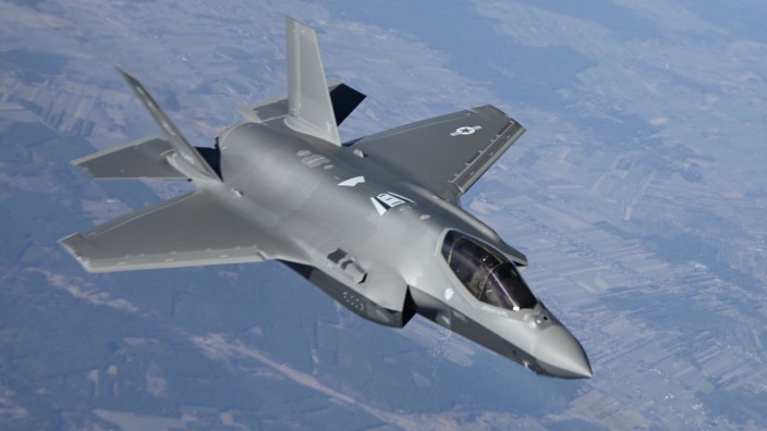 Verteidigung: Hightech aus den USA: Auch die Bundeswehr bekommt nun F-35-Tarnkappenjets.