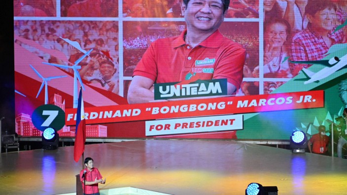 Wahlkampf und Social Media: Hat gut lachen: Präsidentschaftskandidat Ferdinand Marcos junior, auch bekannt als "Bongbong", bei einer Wahlveranstaltung.