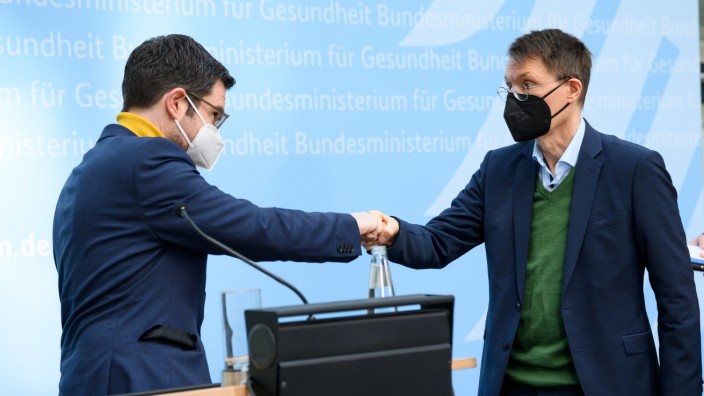 Coronavirus: Am Mittwoch debattiert der Bundestag erstmals über das neue Infektionsschutzgesetz von Justizminister Marco Buschmann (FDP, l.) und Gesundheitsminister Karl Lauterbach (SPD).