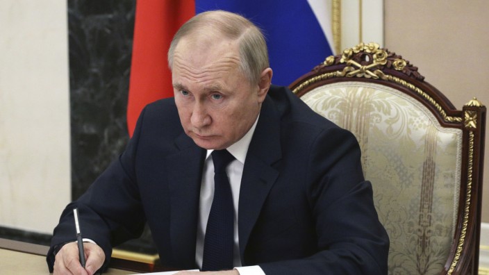 Russland: Präsident Wladimir Putin bei einer Sitzung