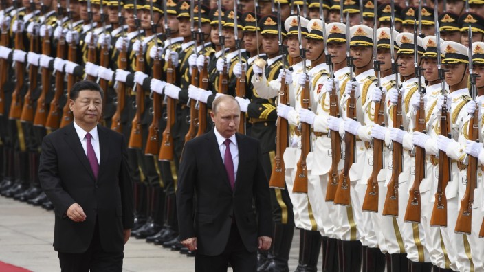 Ukraine-Krieg: Russlands Präsident Wladimir Putin und der chinesische Staatschef Xi Jinping, hier bei einem Treffen in Peking 2018, teilen die gleiche Vorstellung von der Neuordnung der Welt.