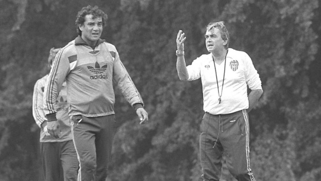 Felix Magath at Hertha BSC: In 1984, Felix Magath (left) no longer seems convinced by Ernst Happel's directives.  HSV's heyday was coming to an end, there was a crisis in the team and two years later Magath, who had won the European Cup in 1983, put an end to his professional career.
