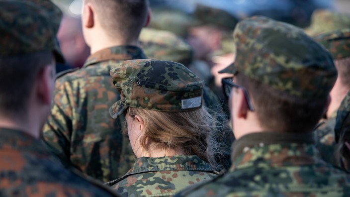 Bundeswehr: In manchen Kasernen sind die Bedingungen, unter denen die Bundeswehrsoldatinnen und -soldaten leben müssen, eigentlich nicht zumutbar.