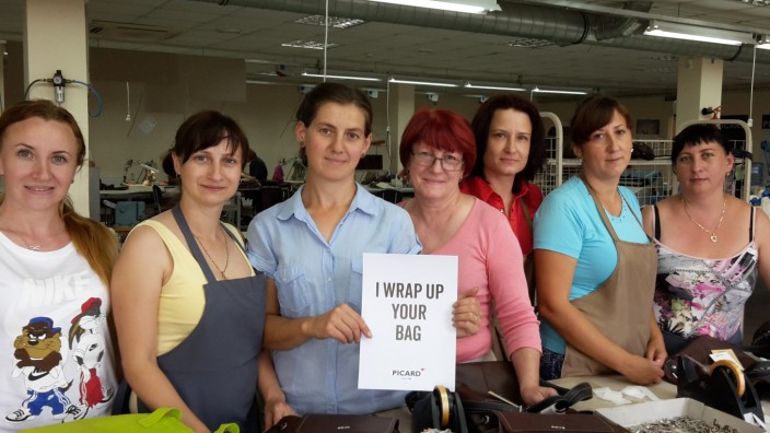 Modebranche: "Ich habe deine Tasche verpackt": Für eine Social-Media-Kampagne fotografierte Picard im vergangenen Jahr Frauen im ukrainischen Werk.