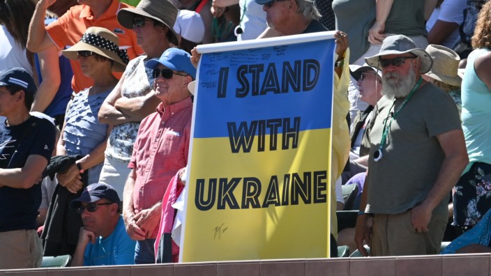 Politik im Tennis: Auf den Plätzen, aber auch auf den Tribünen waren im Sommer Unterstützungsbekundungen für die Ukraine zu sehen.