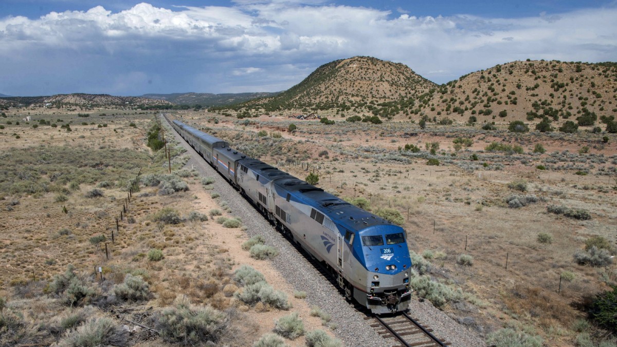 Traveling through the USA with the Amtrak: Retro through America