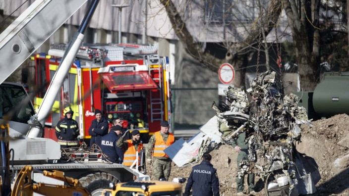 Rumänien: Trümmer der in Zagreb abgestürzten Drohne werden geborgen.