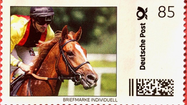 Pferdesport: Sonderbriefmarke für ein besonderes Pferd: Torquator Tasso (mit Jockey René Piechulek) ziert die Jubiläumskollektion des Galopp-Verbands.