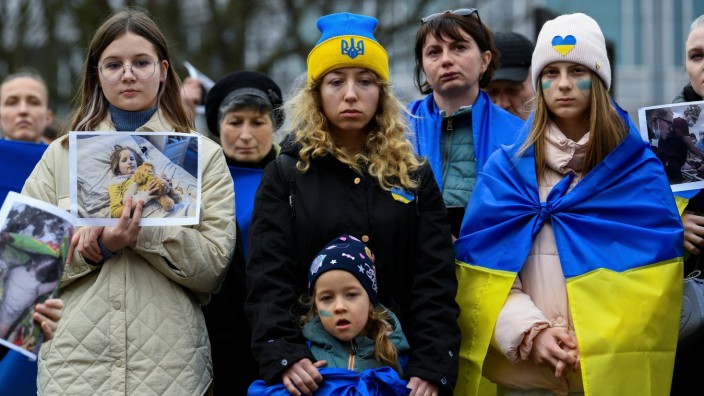 Krieg in der Ukraine: Ukrainische Demonstranten vor dem Internationalen Gerichtshof der UN.