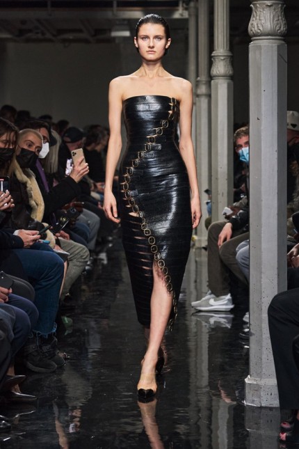 Designer: Leather-fitting leather: Mulier presented its second collection in January 2022.