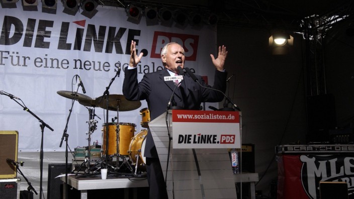 Oskar Lafontaine GER Die Linkspartei PDS spricht auf einer Wahlkampfveranstaltung in Berlin