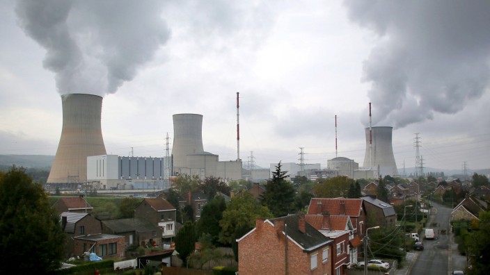 Energie: Länger am Netz: das Atomkraftwerk Tihange in der Nähe von Lüttich.