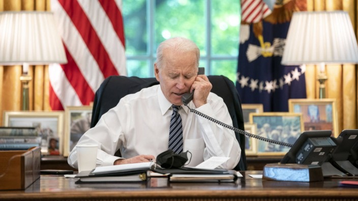 Krieg in der Ukraine: Viel Telefondiplomatie gerade: Joe Biden in Weißen Haus.