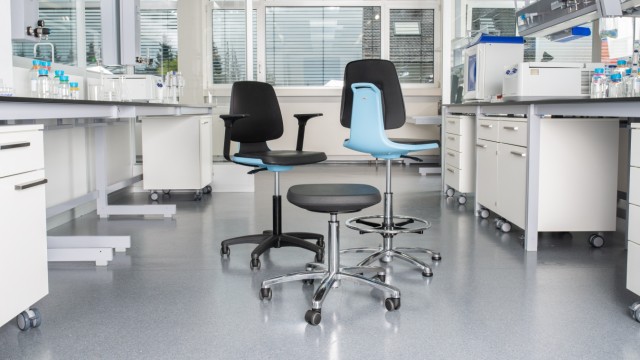 Büromöbel: Das Geschäft mit Stühlen für Labore lief auch in der Pandemie.