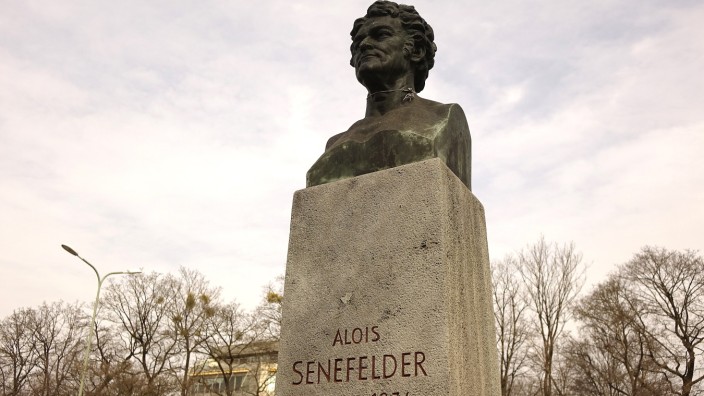 Maxvorstadt/Ludwigsvorstadt: Alois Senefelders Büste steht derzeit auf dem Marsplatz.