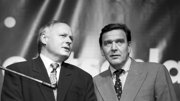 SPD: Gerhard Schröder und Oskar Lafontaine im Herbst 1994. Schröder war da noch Ministerpräsident in Niedersachsen und Lafontaine regierte im Saarland. Gekracht hat es viel später.