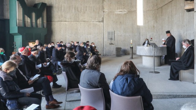 Interreligiöser Gottesdienst: 90 Besucher nehmen an dem multireligiösen Gottesdienst in der Evangelischen Versöhnungskirche an der KZ Gedenkstätte Dachau am Sonntag teil.