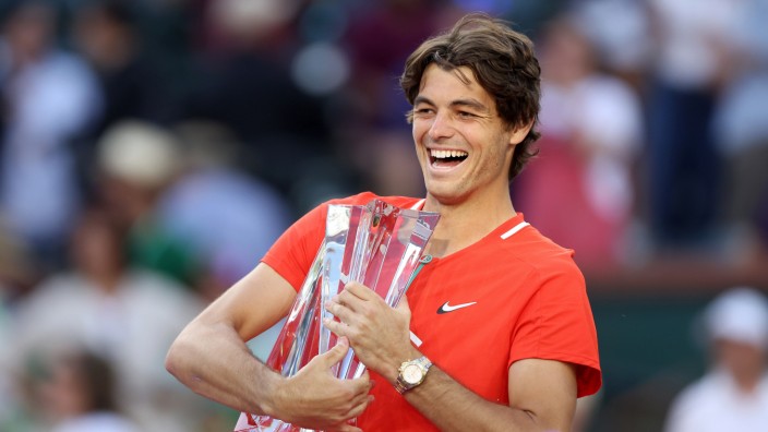 Tennis: Schwere Beute: Taylor Fritz, 24, aus San Diego entreißt Rafael Nadal im Finale die Trophäe.