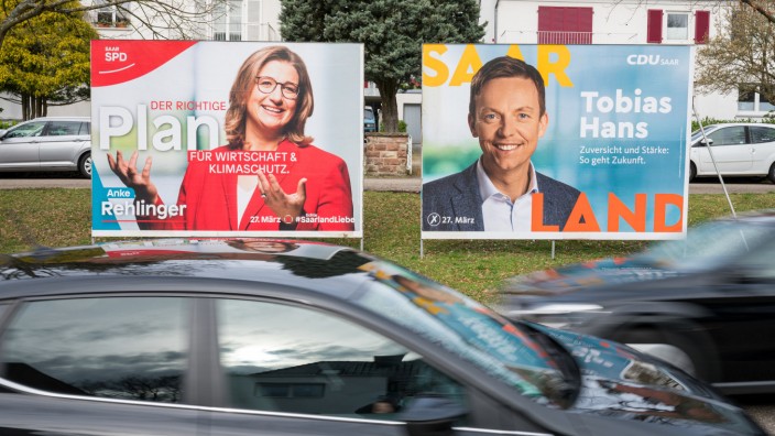 Saarland: Gut möglich, dass sie die Plätze tauschen: SPD-Kandidatin Anke Rehlinger und Ministerpräsident Tobias Hans (CDU) auf Wahlplakaten im Saarland.