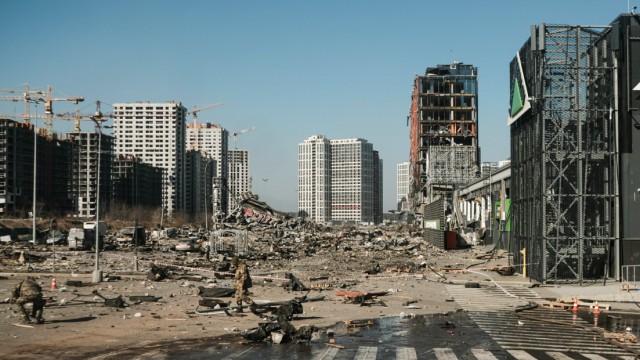 Minister-Treffen in Brüssel: Bild der Zerstörung in Kiew: Ein Einkaufszentrum ist nicht mehr.
