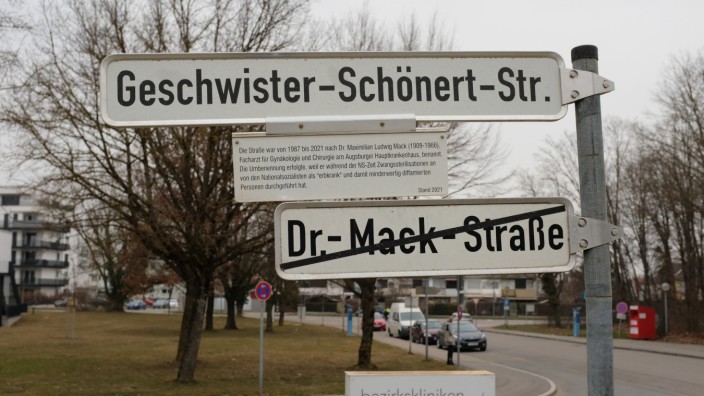 Erinnerungskultur: Bereits jetzt ist das Straßenschild an der früheren Dr.-Mack-Straße in Augsburg gegen das Schild Geschwister-Schönert-Straße ausgetauscht worden. Am 31. März wird es mit Nachfahren und Vertretern der Familie Schönert eine offizielle Umbenennung geben.