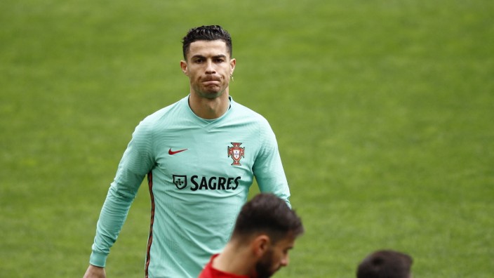 Ronaldo in der WM-Qualifikation: Kann er es noch? Cristiano Ronaldo beim Training mit dem Nationalteam.