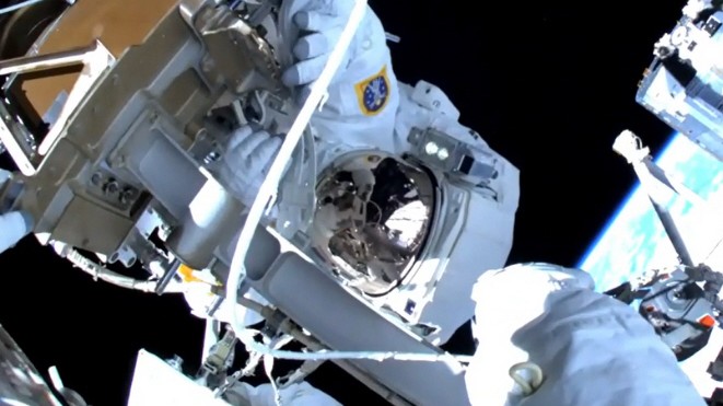 Raumfahrt: Der deutsche Astronaut Matthias Maurer absolviert seinen ersten ISS-Außeneinsatz.