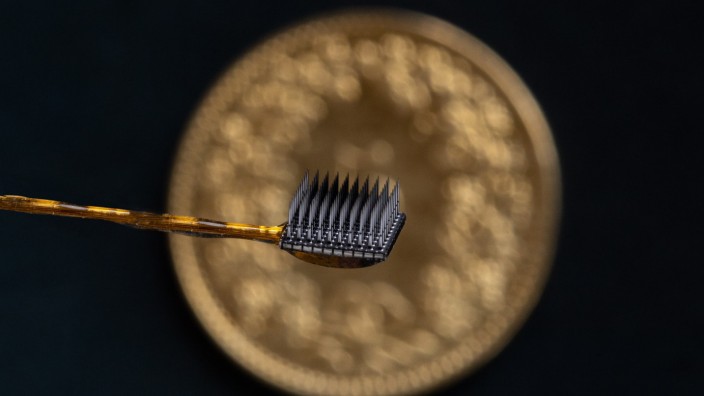 Biotechnik: Elektroden in der Großhirnrinde können Nervenimpulse auffangen.