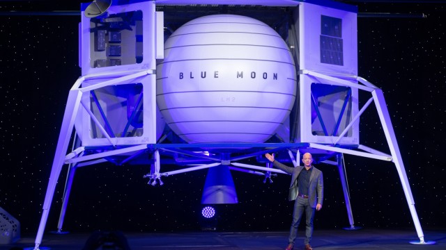 Raumfahrt: Jeff Bezos hat bereits im Mai 2019 seine Mondfähre "Blue Moon" vorgestellt, die in einer umgebauten Version auch für Astronauten geeignet wäre.