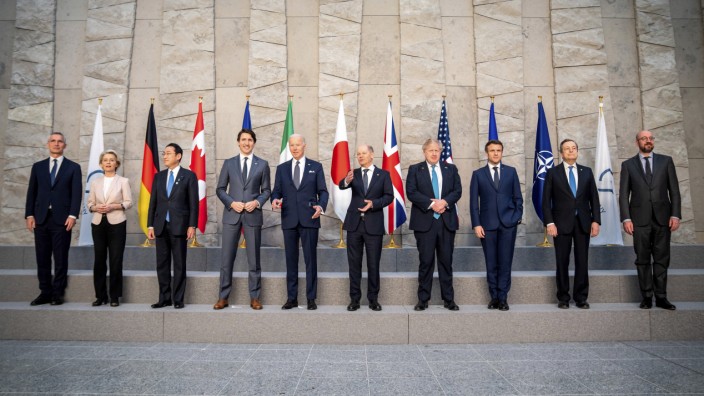 Gipfel in Brüssel: Gruppenfoto beim Nato-Sondergipfel in Brüssel.