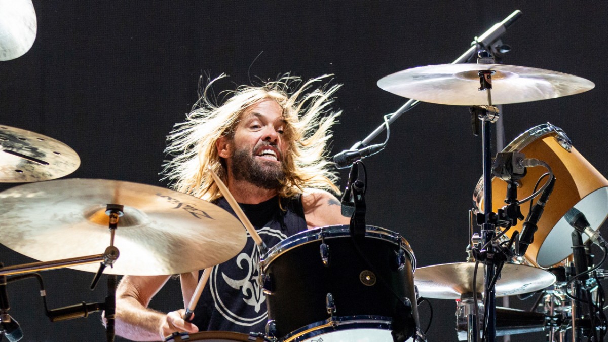 Foo Fighters: drummer Taylor Hawkins is dead