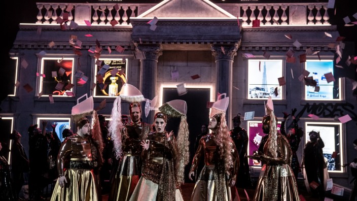 Oper: Ist in Hannover noch immer Karneval? Nein, aber an der Staatsoper geht ein Vampir um.