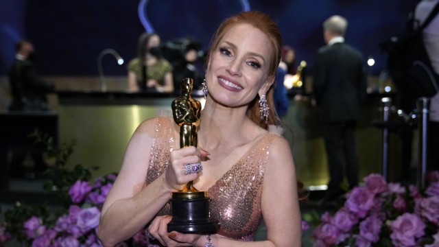 Mode bei den Oscars: Wurde als beste Hauptdarstellerin geehrt - und trug ein tolles Kleid: Jessica Chastain.