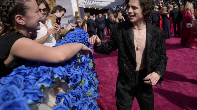 Mode bei den Oscars: Kam ohne Hemd, bei den Oscars ein Novum: Timothée Chalamet.