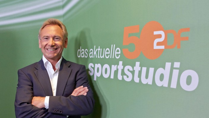 ZDF: Der damalige ZDF-Sportchef Dieter Gruschwitz, 2013 während einer Pressekonferenz zum 50. Jubiläum des "Aktuellen Sportstudio". Am Sonntag ist Gruschwitz im Alter von 68 Jahren gestorben.