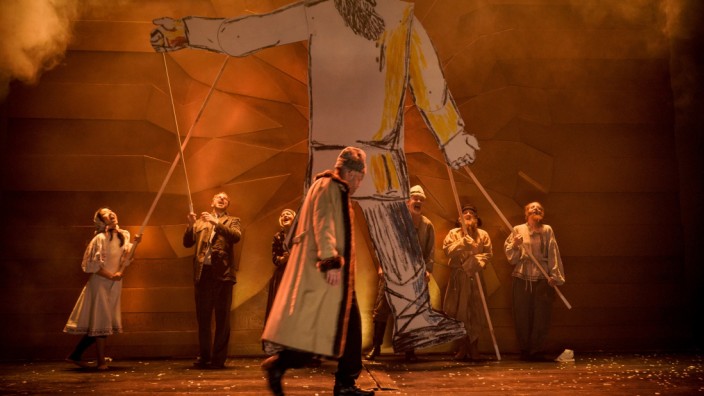 Deutsches Theater Berlin: Die Premiere von "Auferstehung" von Lew N. Tolstoi in einer Bearbeitung von Armin Petras musste pandemiebedingt mehrmals verschoben werden. Es ist ihr nicht gut bekommen.