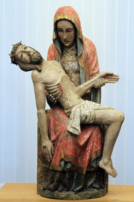 Konzertkalender: 2010 hatte ein Unbekannter diese Pietà, die wohl um 1370 geschaffen wurde, vor die Türe des Altomünsterer Museums gelegt - mit der Bitte um Restaurierung.