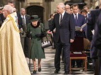 Gedenkfeier für Prinz Philip: Der Sohn an ihrer Seite