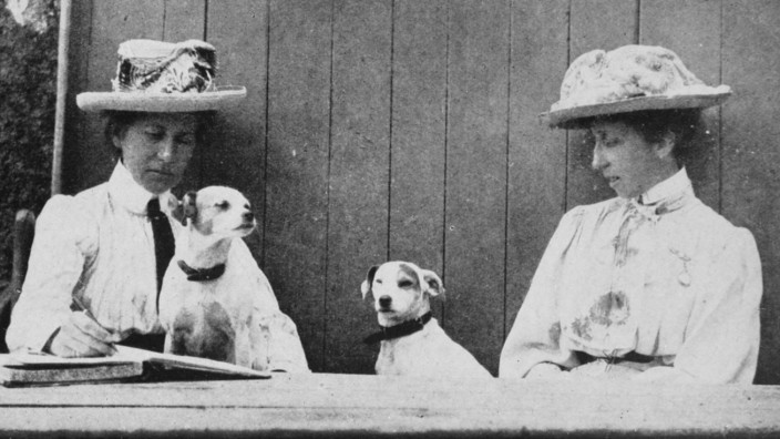 Reisebücher zu Irland: Unterwegs durch Connemara mit ihren Hunden im Sommer 1890: die irischen Großcousinen Edith Œnone Somerville (links) und Violet Florence Martin.